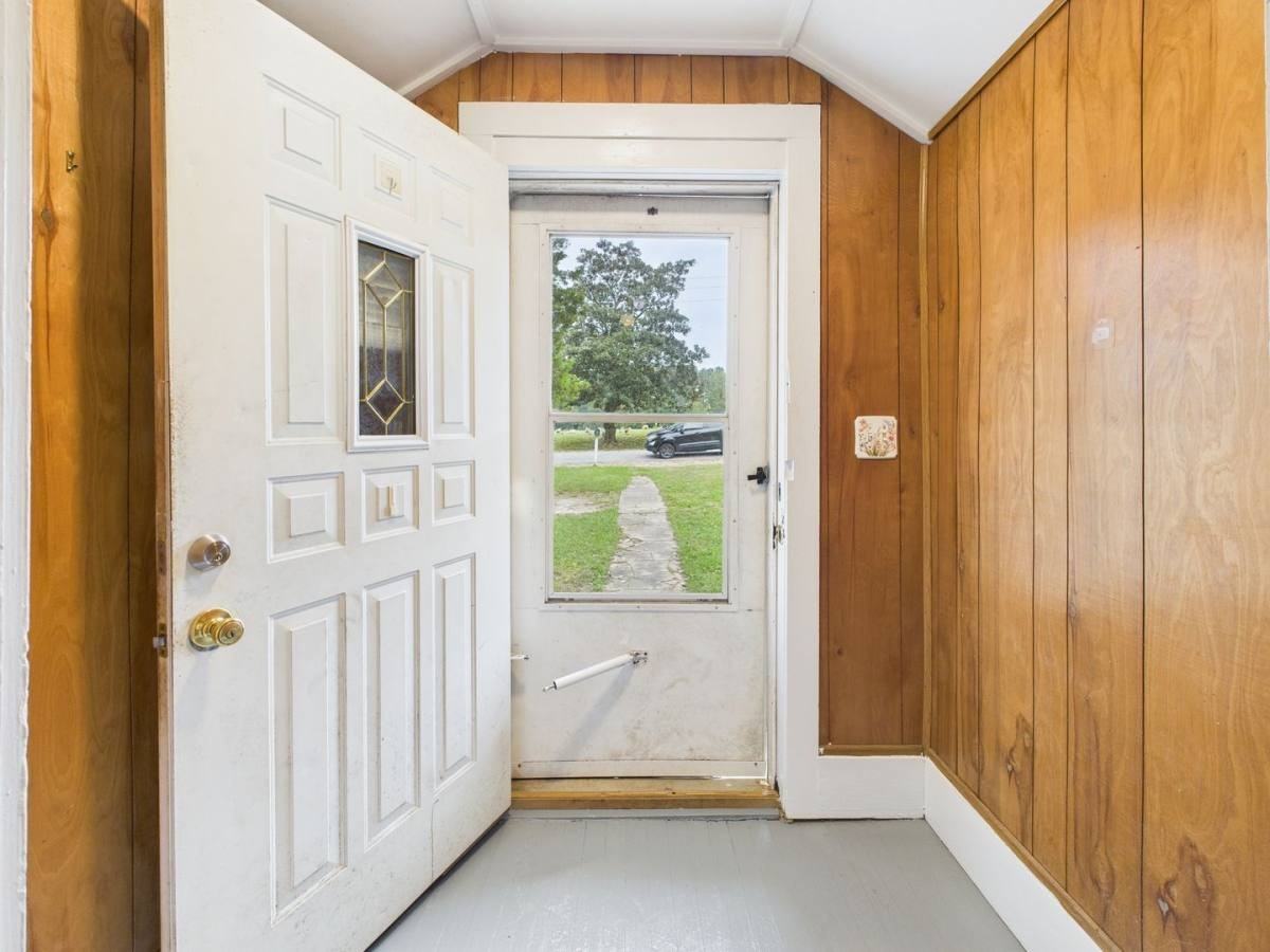 404 Beech St - Photo 2 of 10