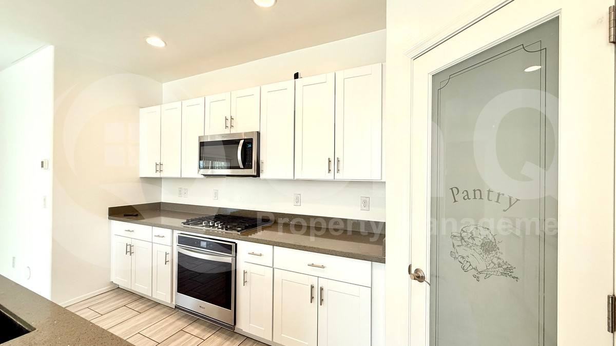 40142 W Crane Dr - Photo 3 of 10