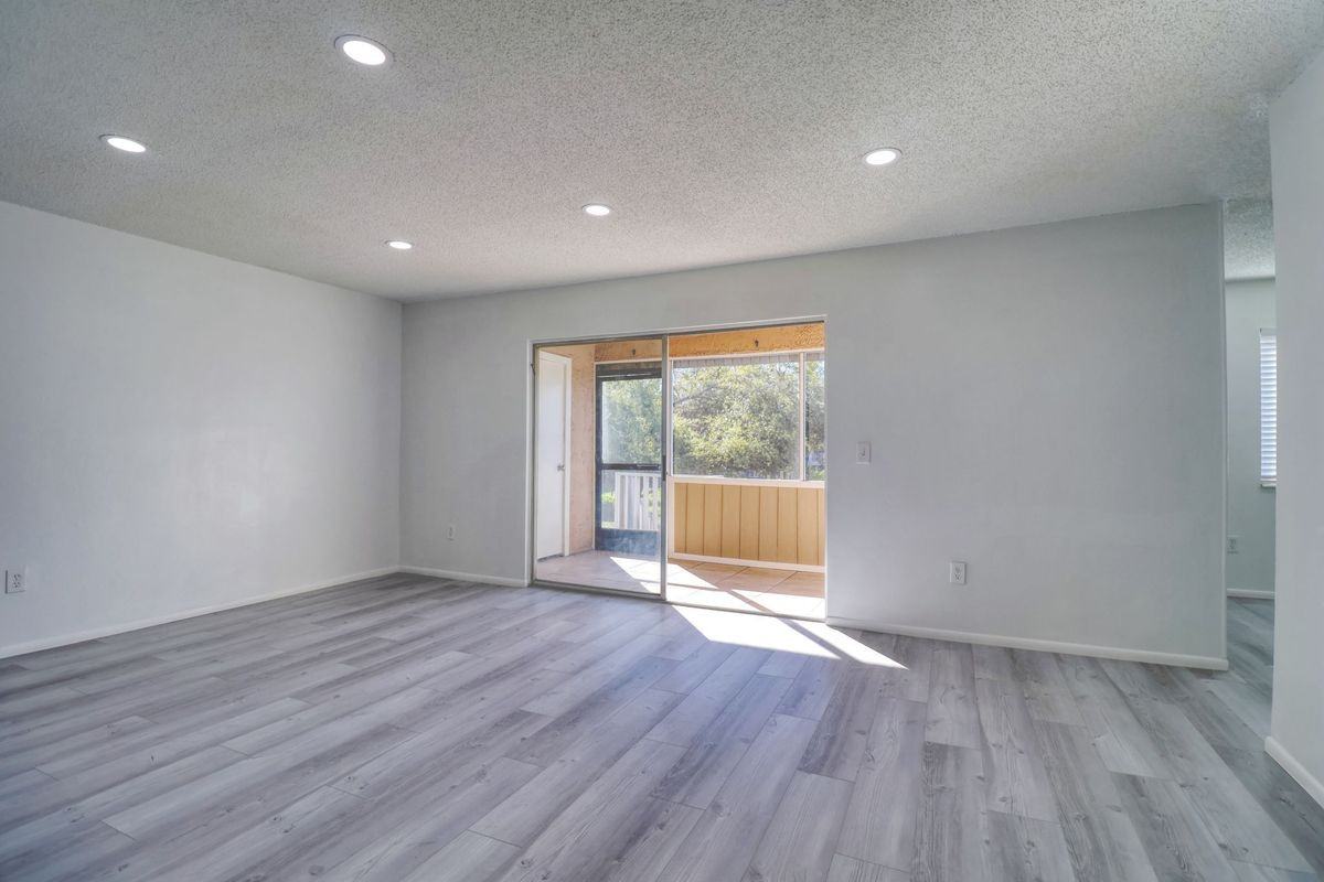 4004 Cortez Dr ##D - Photo 3 of 31