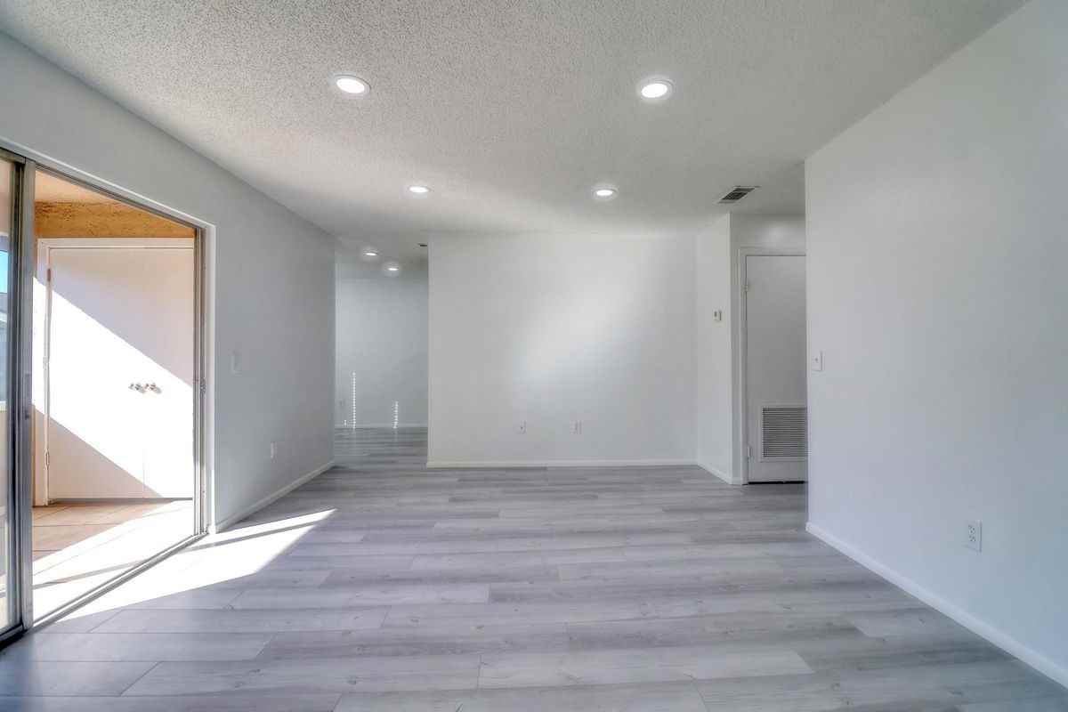 4004 Cortez Dr ##D - Photo 5 of 31