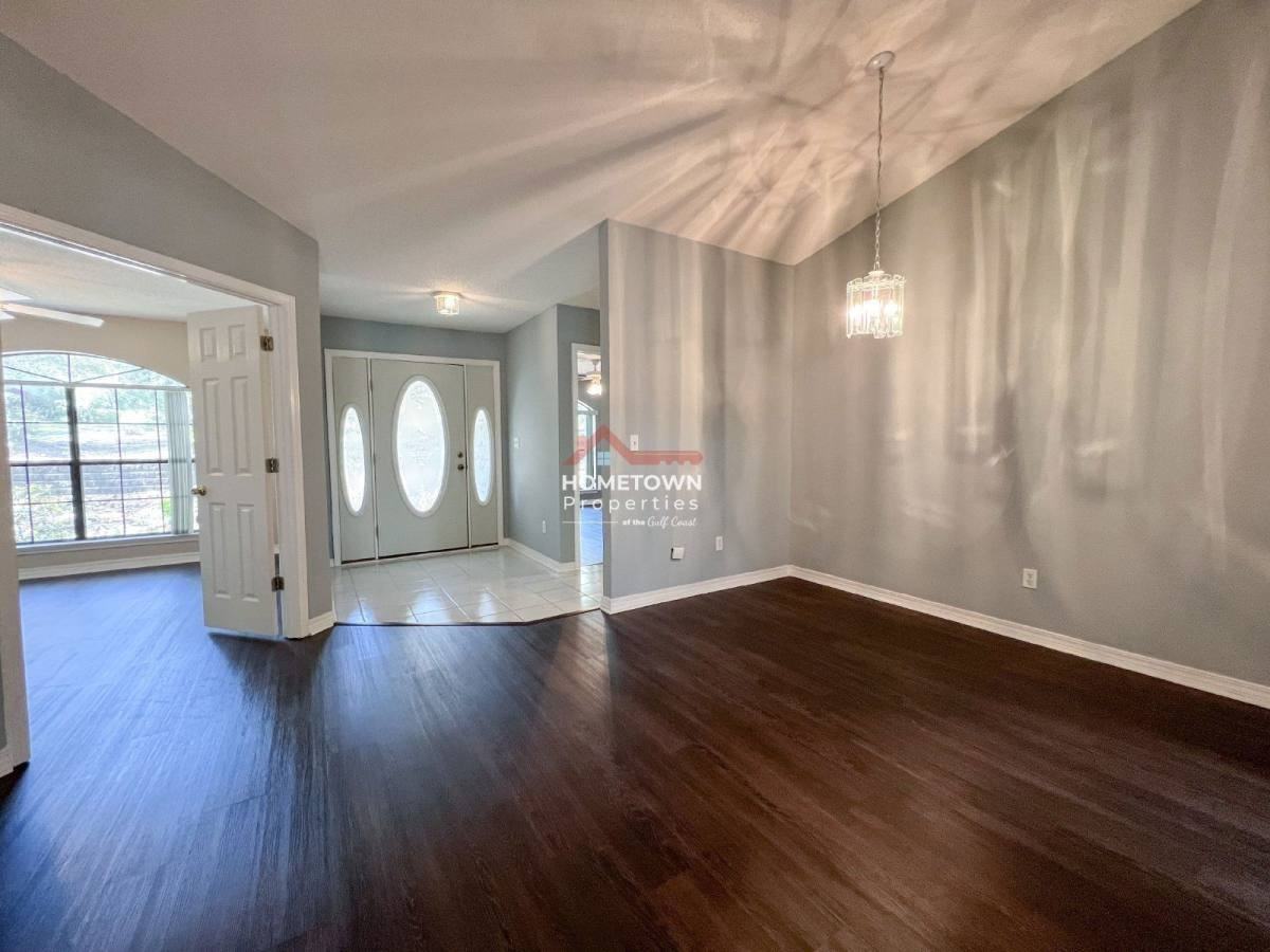 9703 Quail Hollow Blvd - Photo 2 of 10