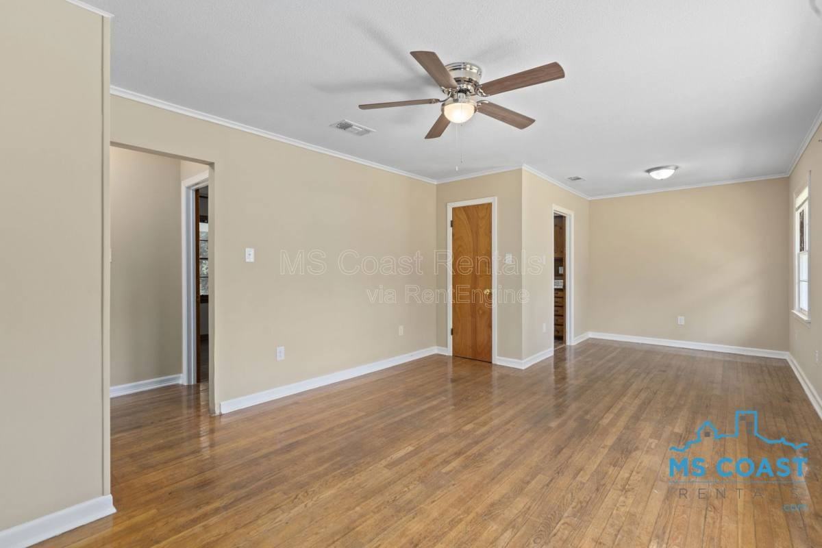 2050 N Dr - Photo 3 of 10