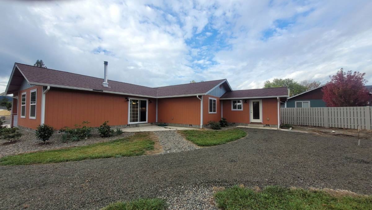 13130 Lookingglass Rd - Photo 3 of 10