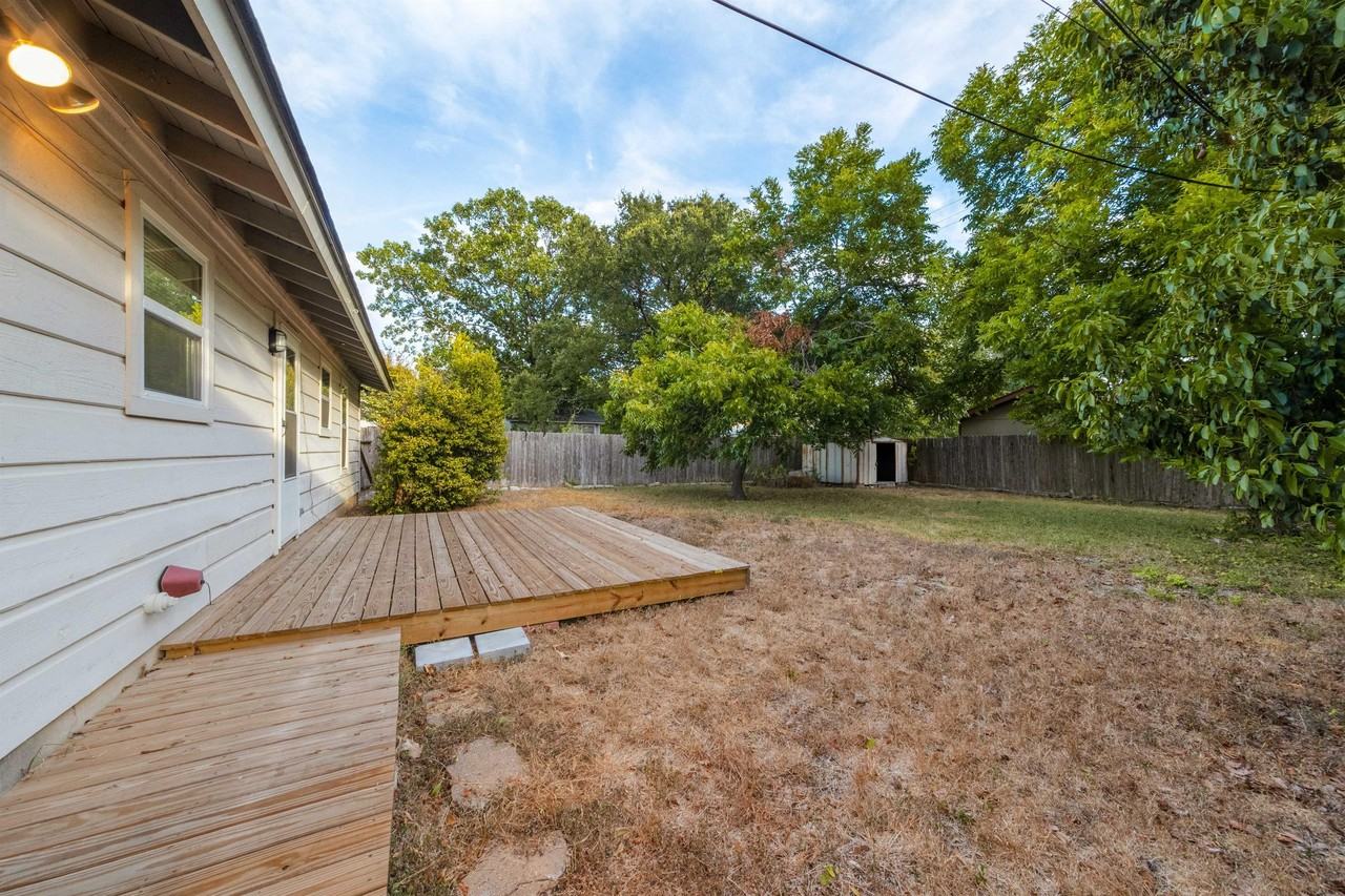 205 Chippendale Ave - Photo 3 of 40
