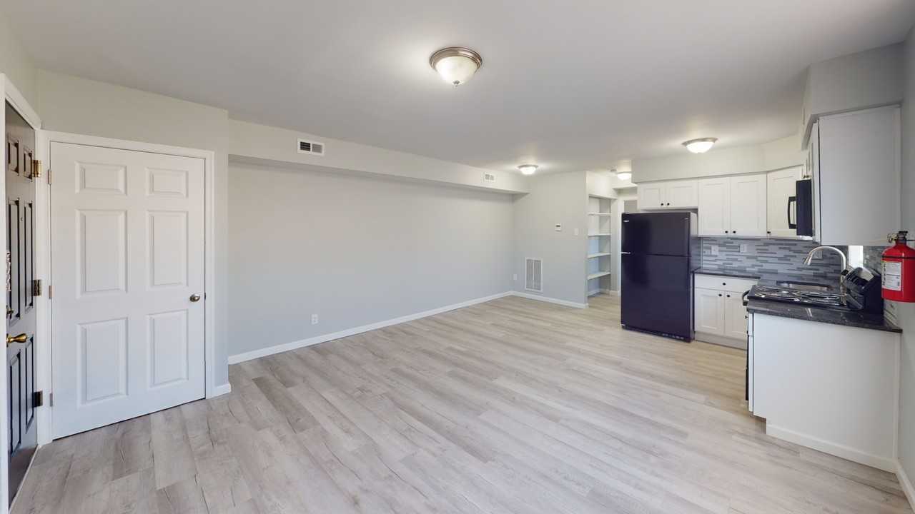 910 Gateway Blvd #A6 - Photo 4 of 12