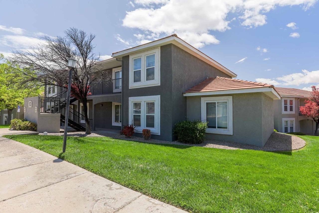 West Park Apartments - Photo 5 of 39