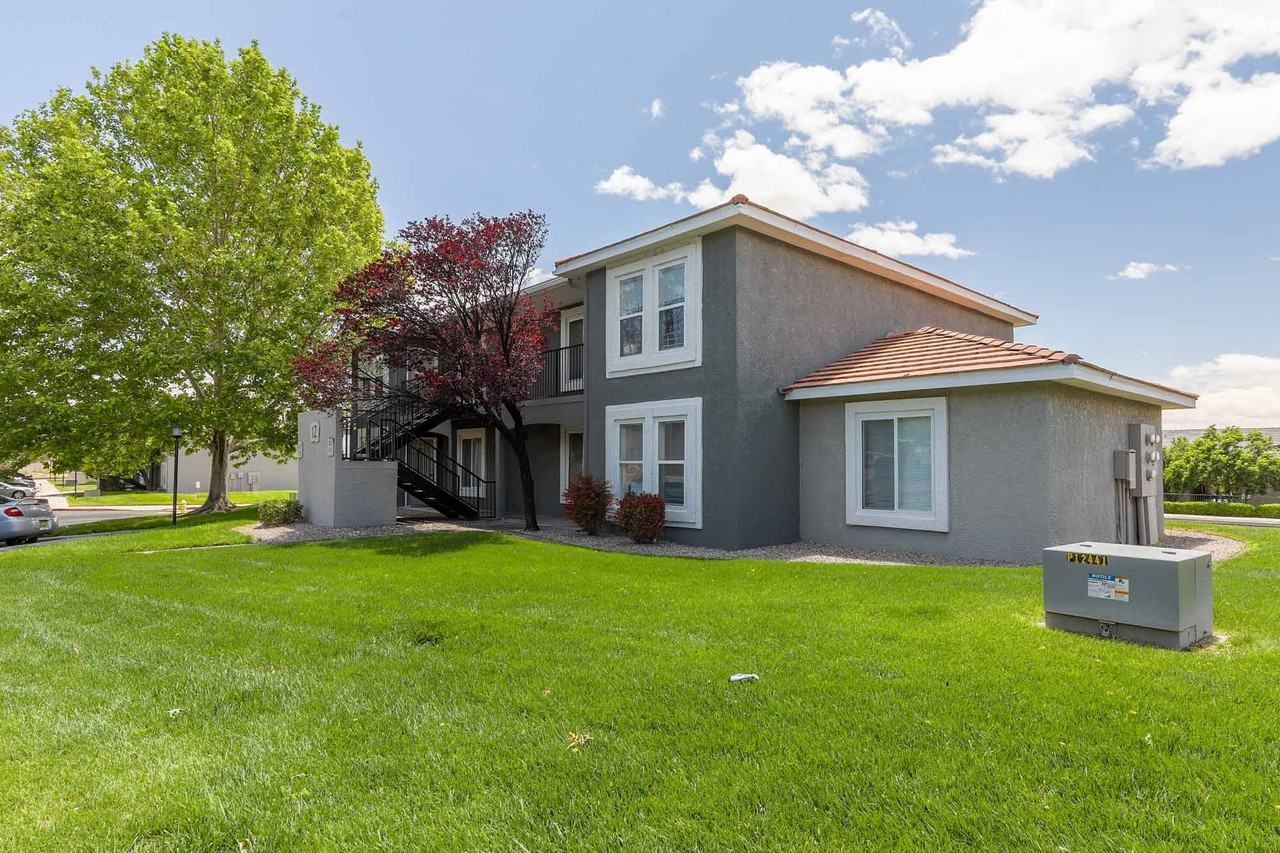 West Park Apartments - Photo 6 of 39