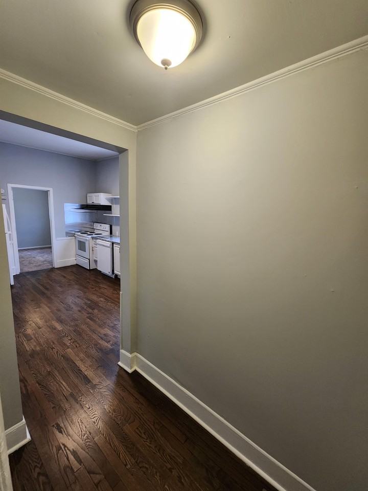 1282 Lucile Ave Sw #1 - Photo 4 of 14