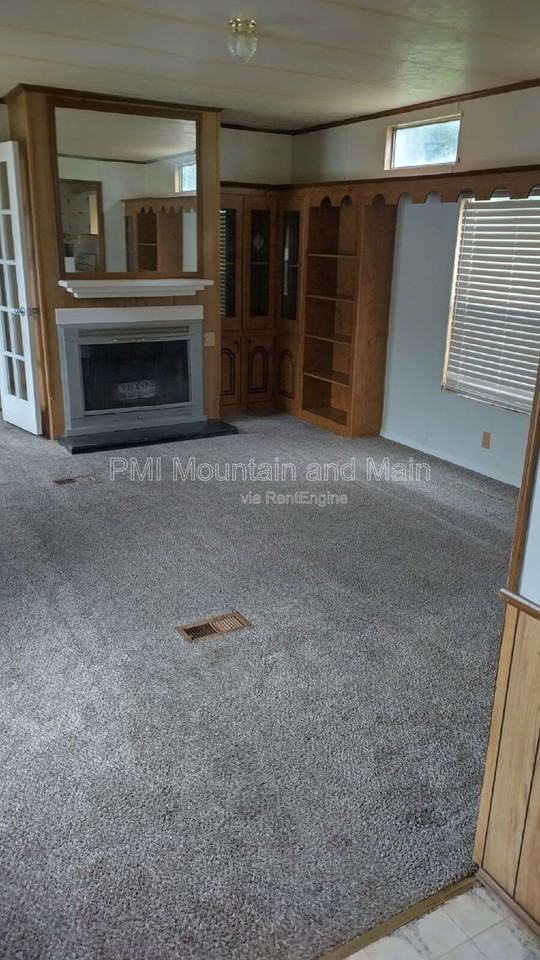 8 Shuckers Ln #1 - Photo 2 of 10