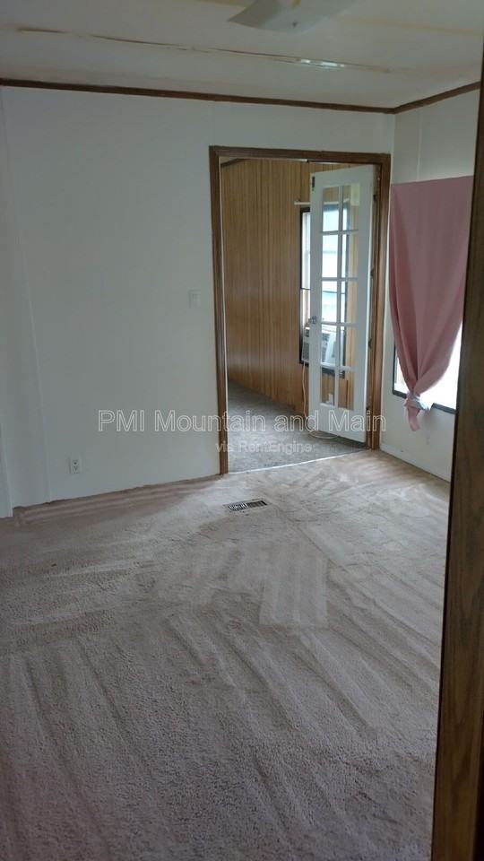 8 Shuckers Ln #1 - Photo 4 of 10