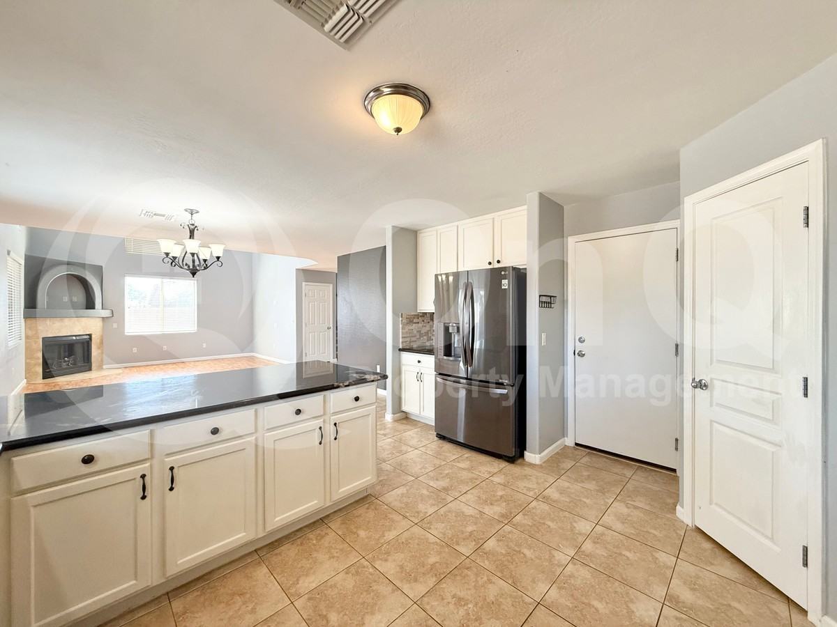 2348 N Sand Hills Ct - Photo 5 of 27