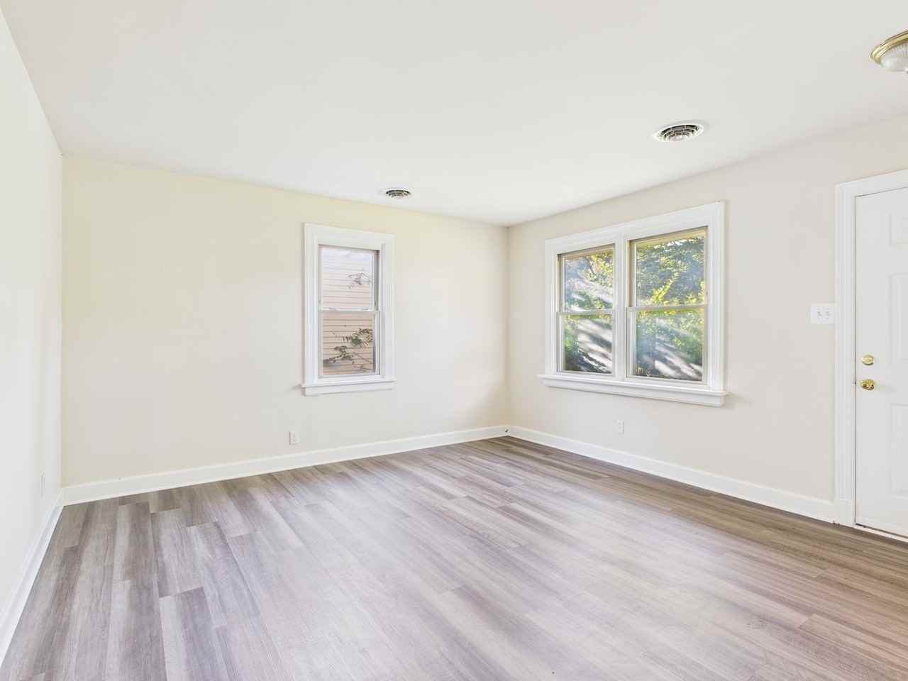 1108 Goddin St - Photo 2 of 20