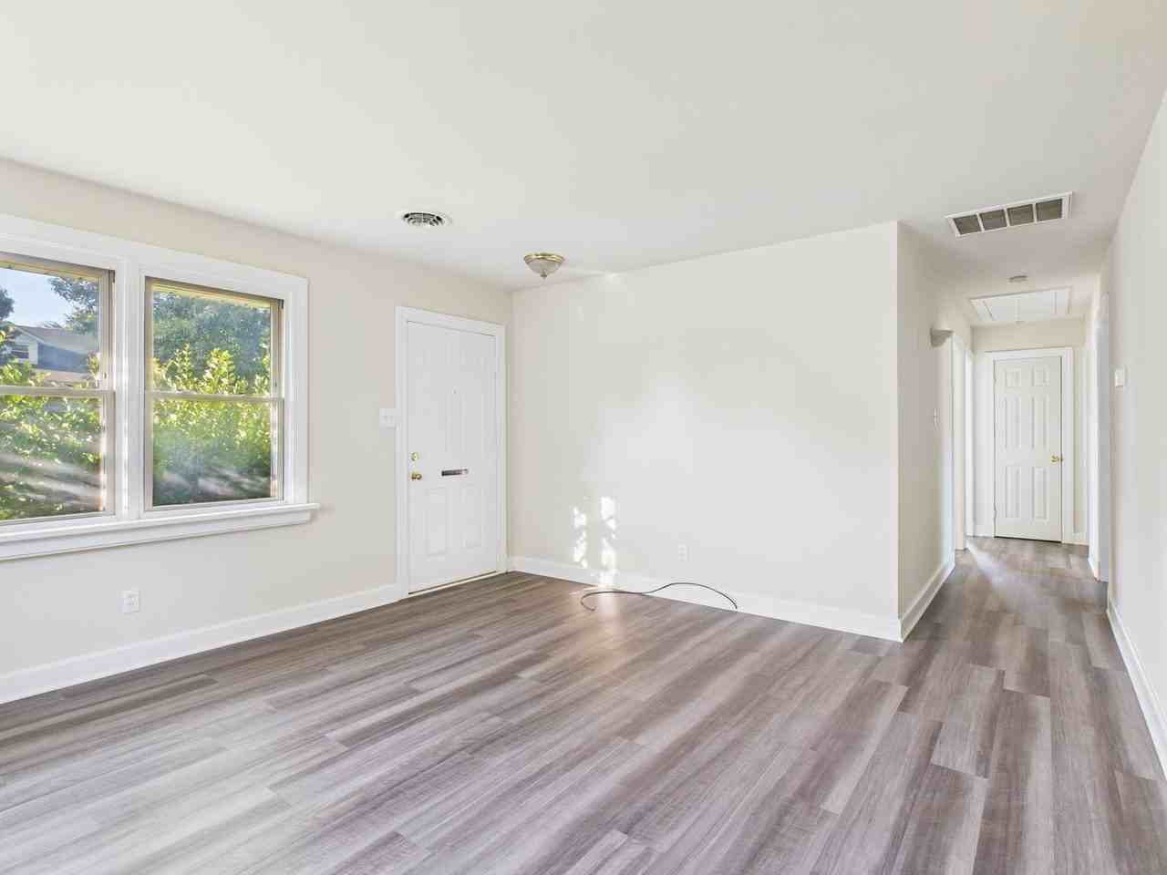 1108 Goddin St - Photo 3 of 20