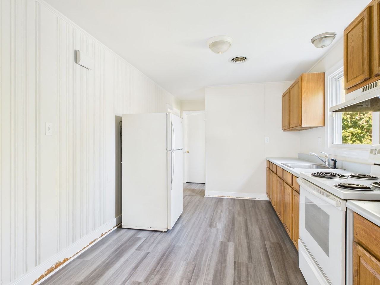 1108 Goddin St - Photo 5 of 20