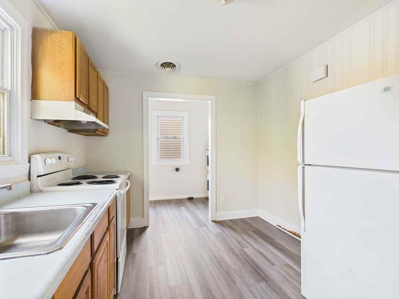 1108 Goddin St - Photo 7 of 20