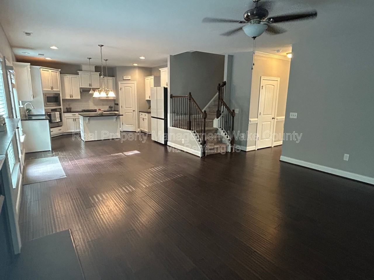 142 Bexley Way - Photo 3 of 50