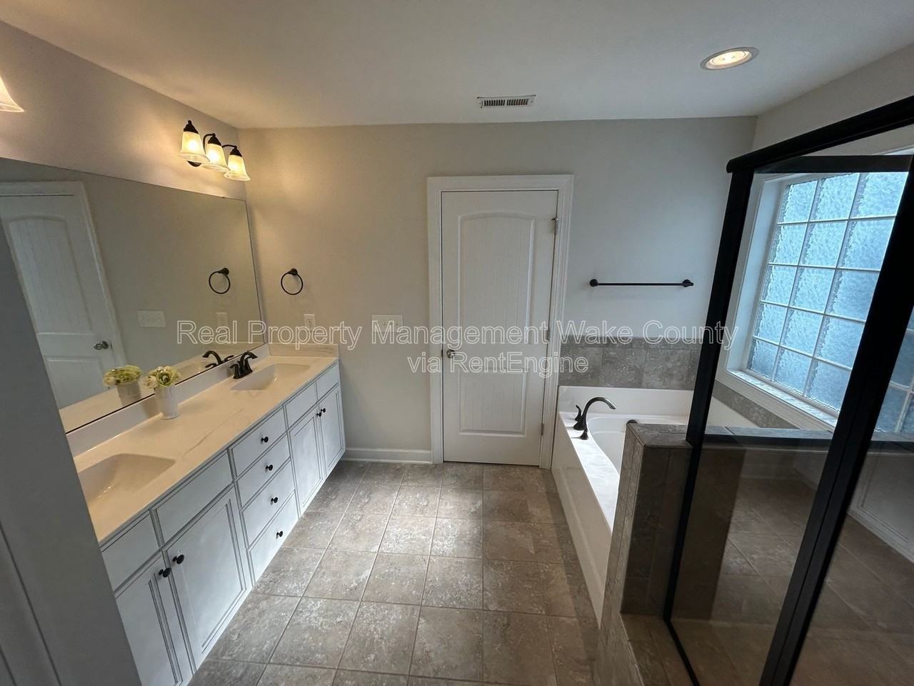 142 Bexley Way - Photo 5 of 50