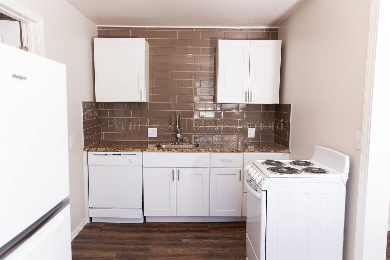 2111 E 2nd St N #2107 - Photo 3 of 13