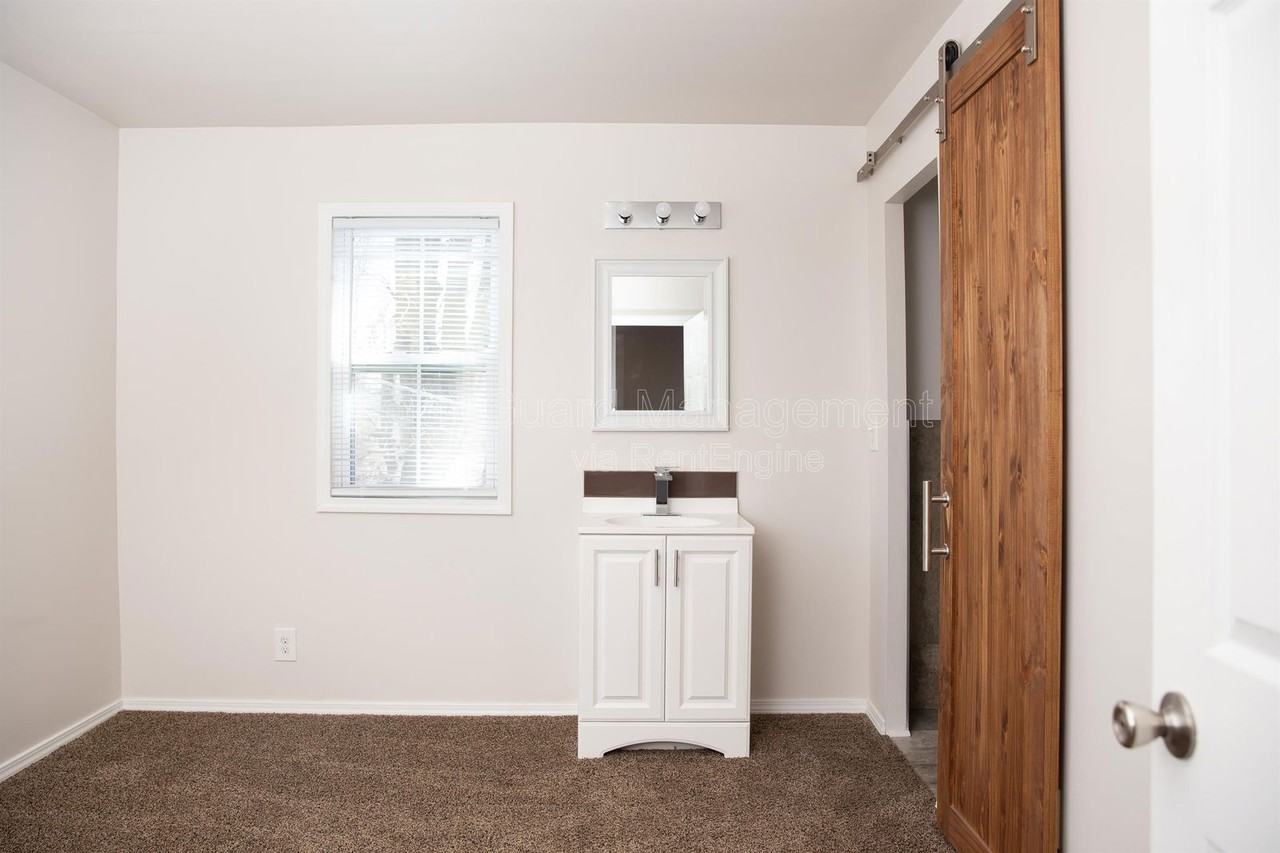 2111 E 2nd St N #2107 - Photo 6 of 13