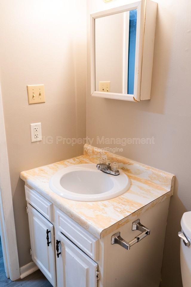 127 Hillcrest Dr #14 - Photo 4 of 8