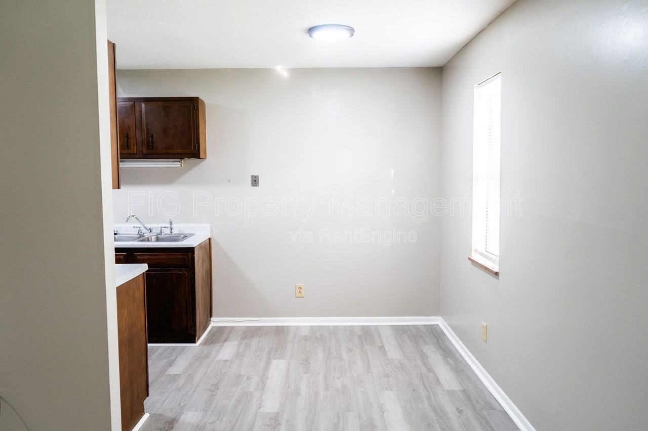 127 Hillcrest Dr #14 - Photo 7 of 8