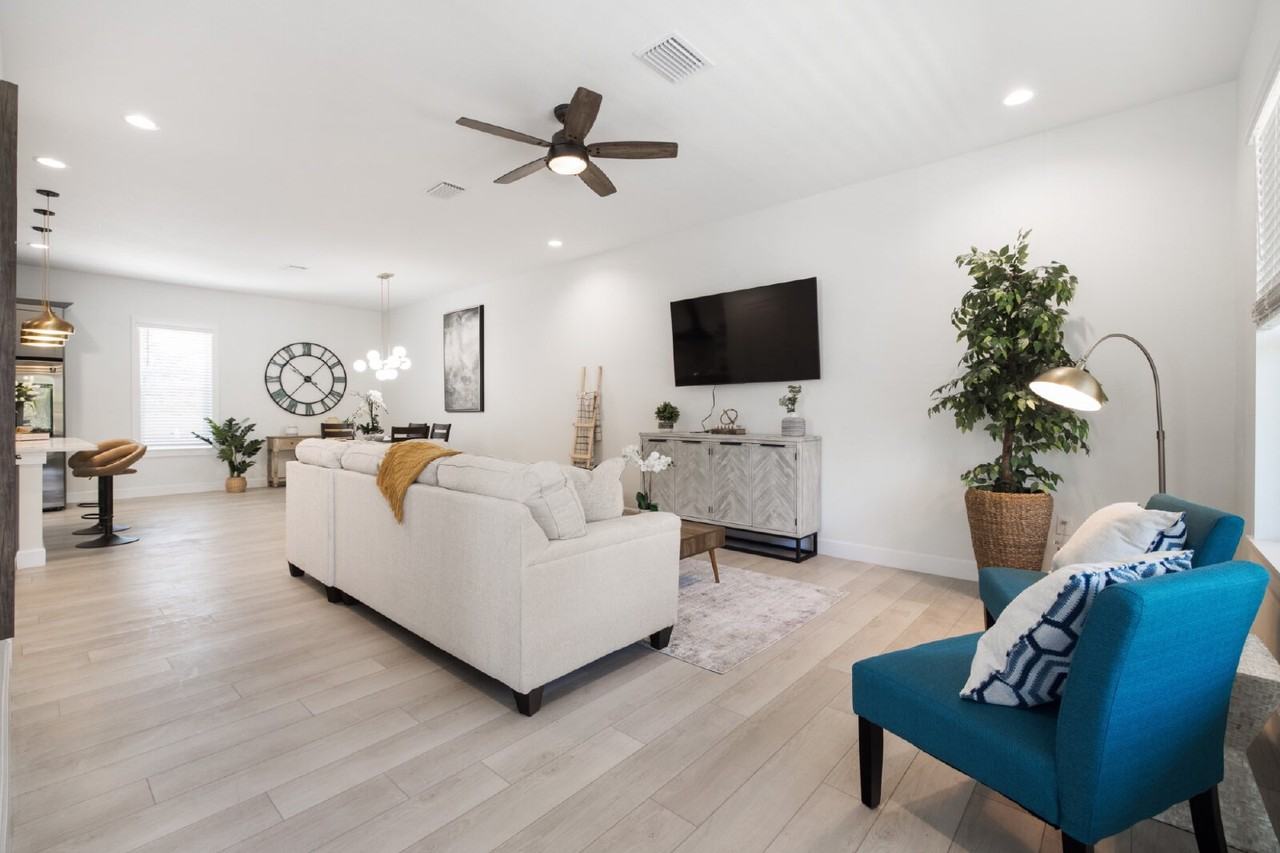 4921 North Nebraska Avenue - Photo 2 of 14