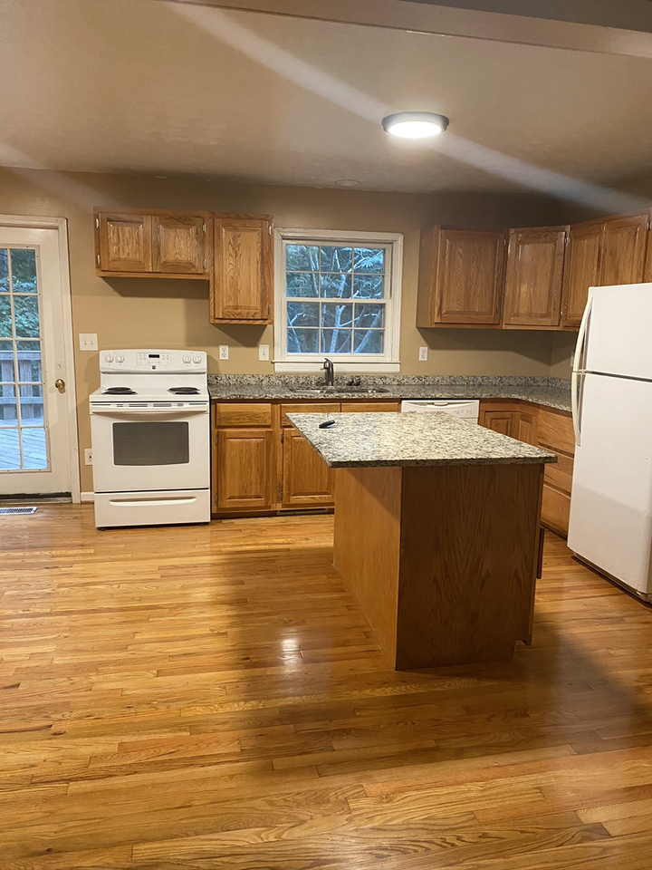 130 Robinson Drive - Photo 2 of 7