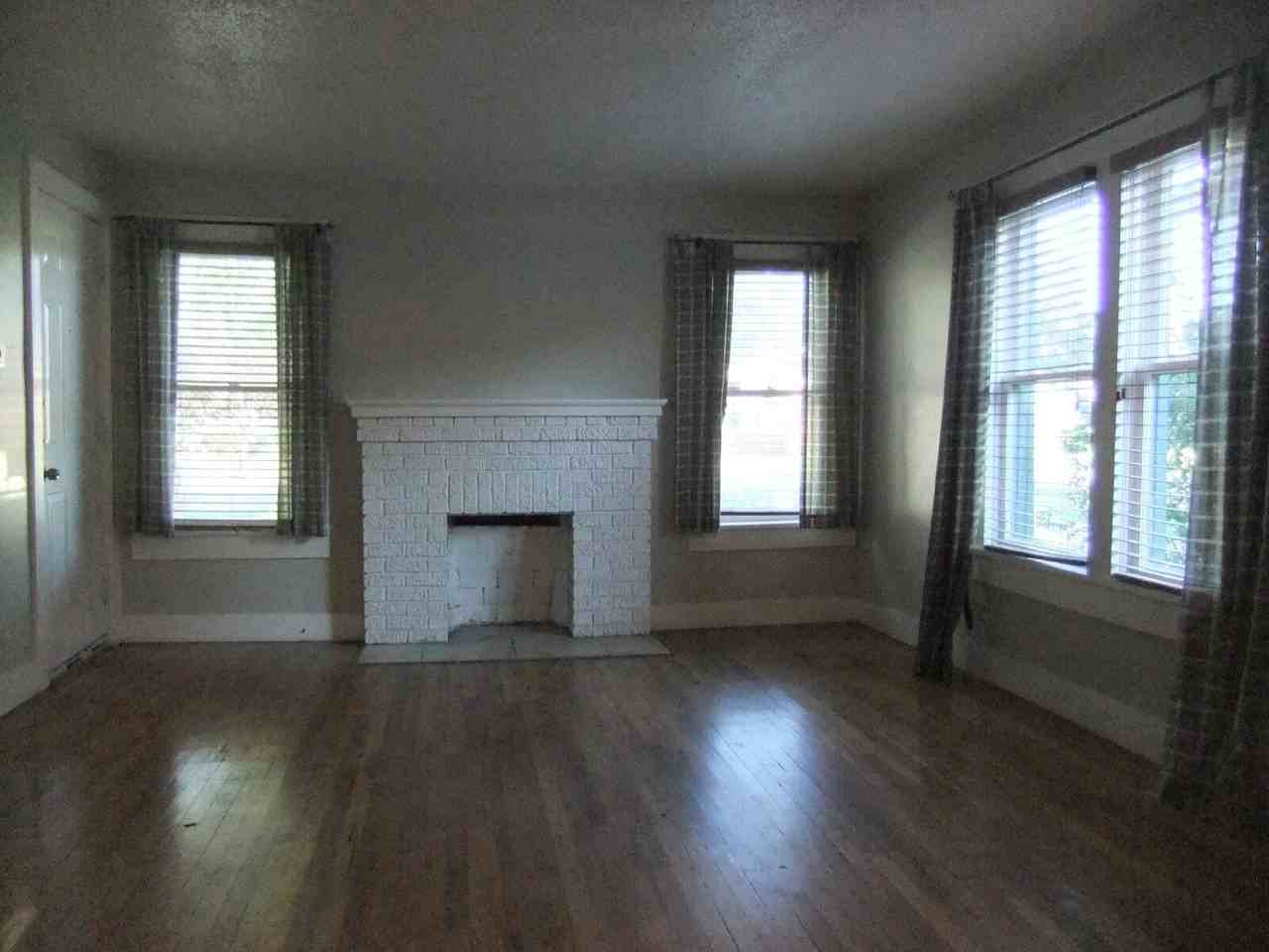 2518 23rd St - Photo 2 of 9