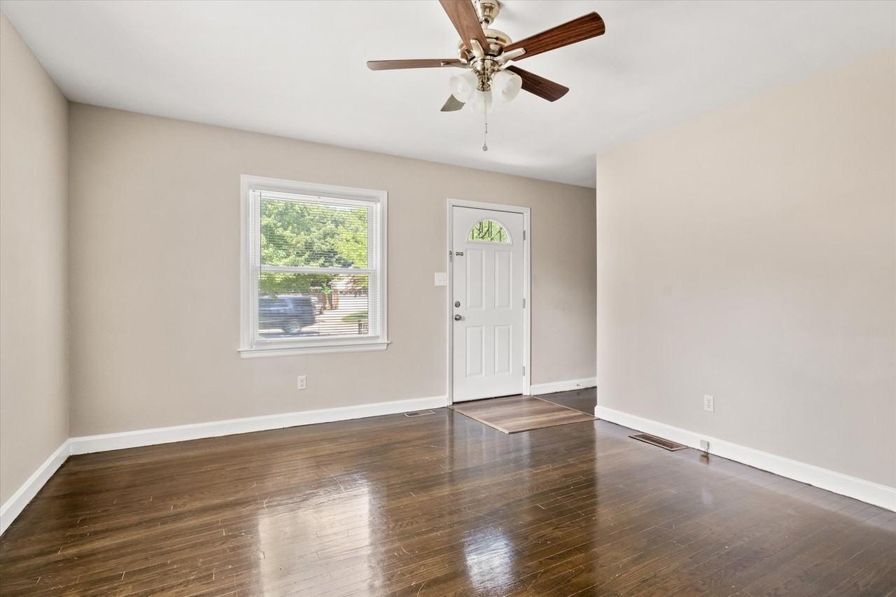 1462 Meadowthorpe Ave #B - Photo 3 of 15