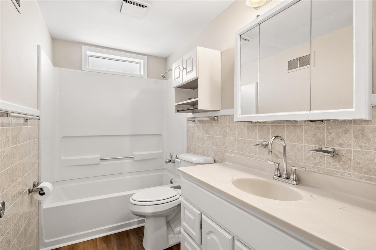 1462 Meadowthorpe Ave #B - Photo 2 of 15