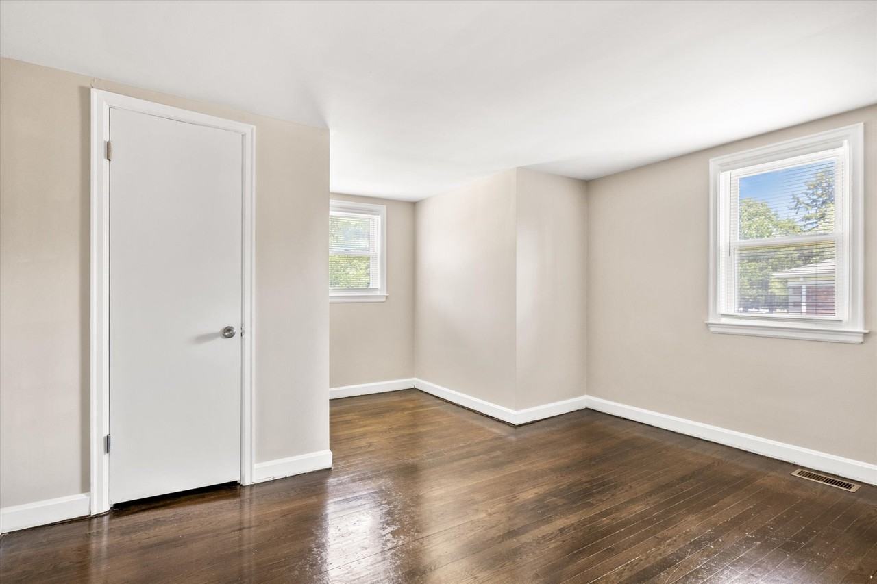 1462 Meadowthorpe Ave #B - Photo 3 of 15