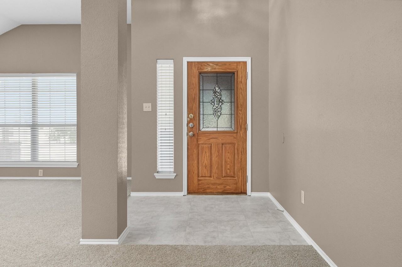 257 Firwood N - Photo 5 of 29
