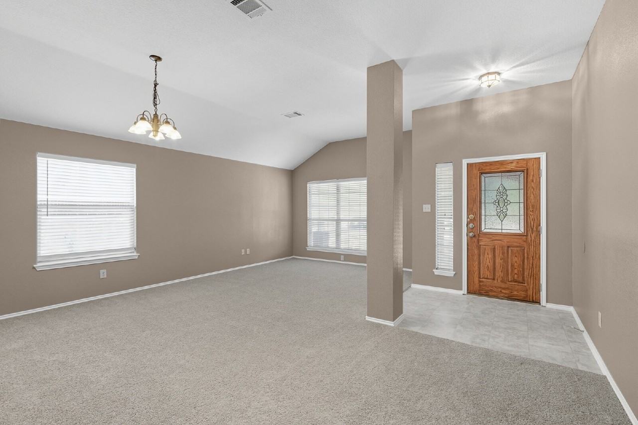 257 Firwood N - Photo 6 of 29