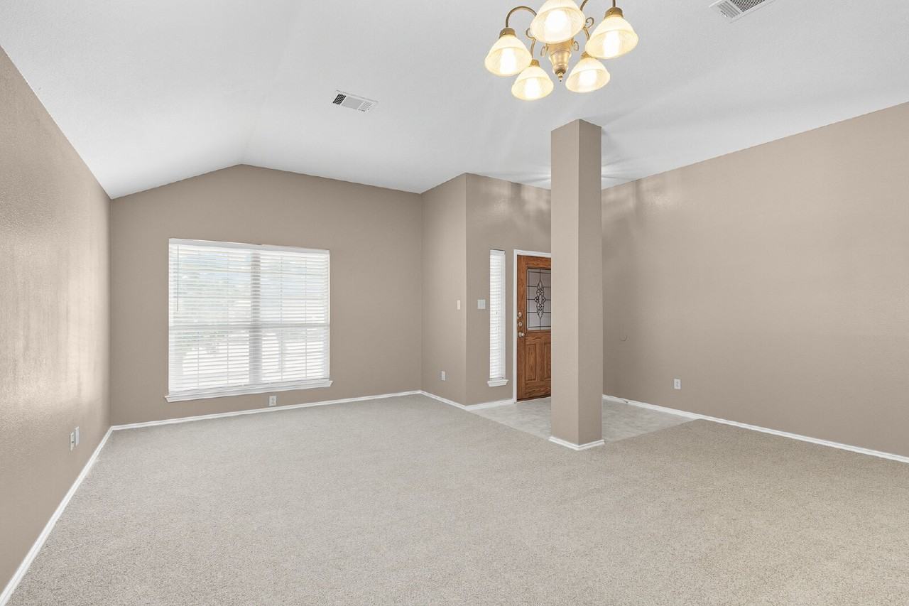 257 Firwood N - Photo 7 of 29