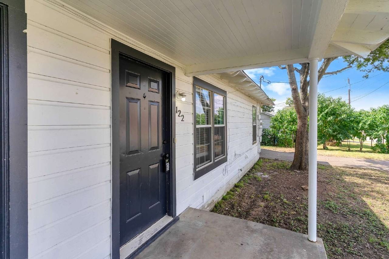 122 Ramsey Ave - Photo 3 of 20