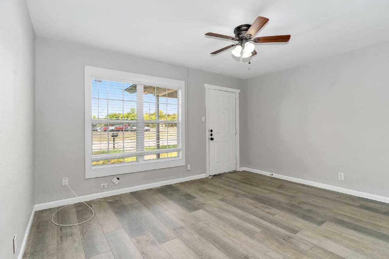 122 Ramsey Ave - Photo 6 of 20