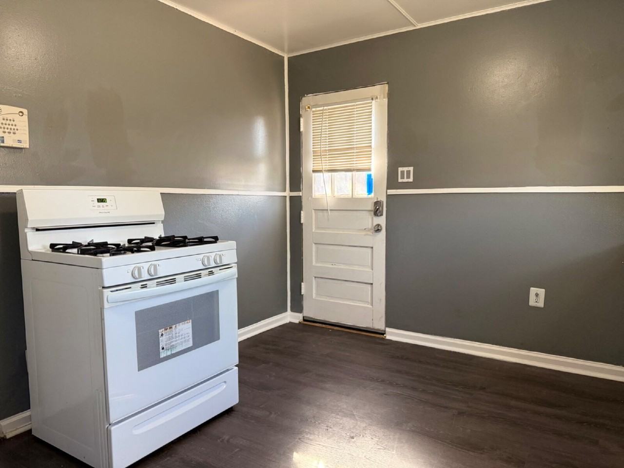 2405 23rd St - Photo 7 of 17