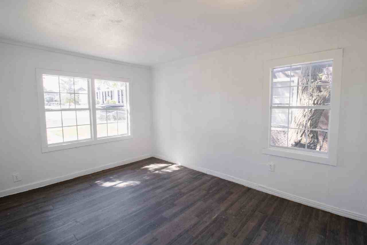 3306 2nd St - Photo 5 of 10