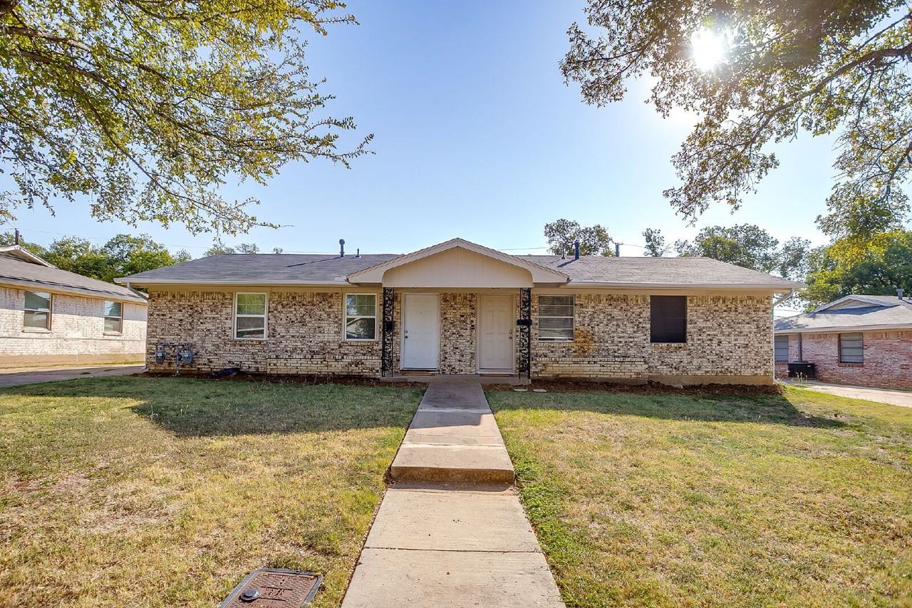 2517 Normont Cir - Photo 2 of 22