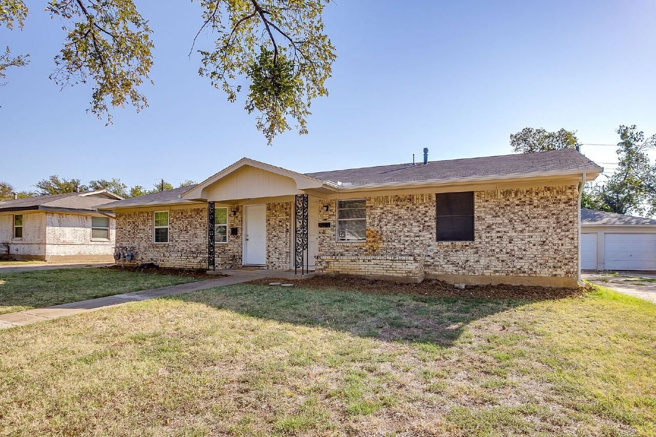 2517 Normont Cir - Photo 3 of 22