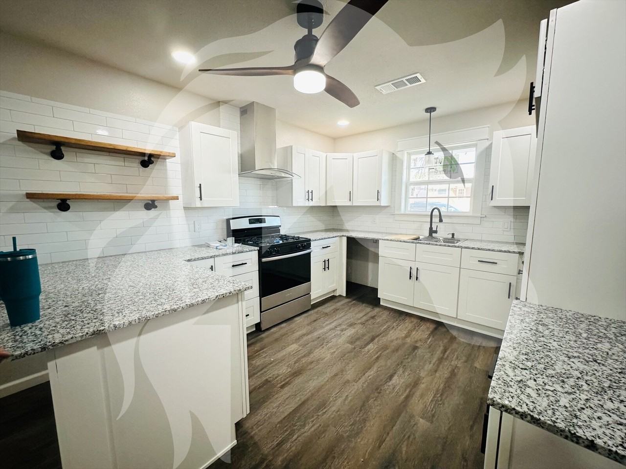 116 N Edmond St - Photo 3 of 11