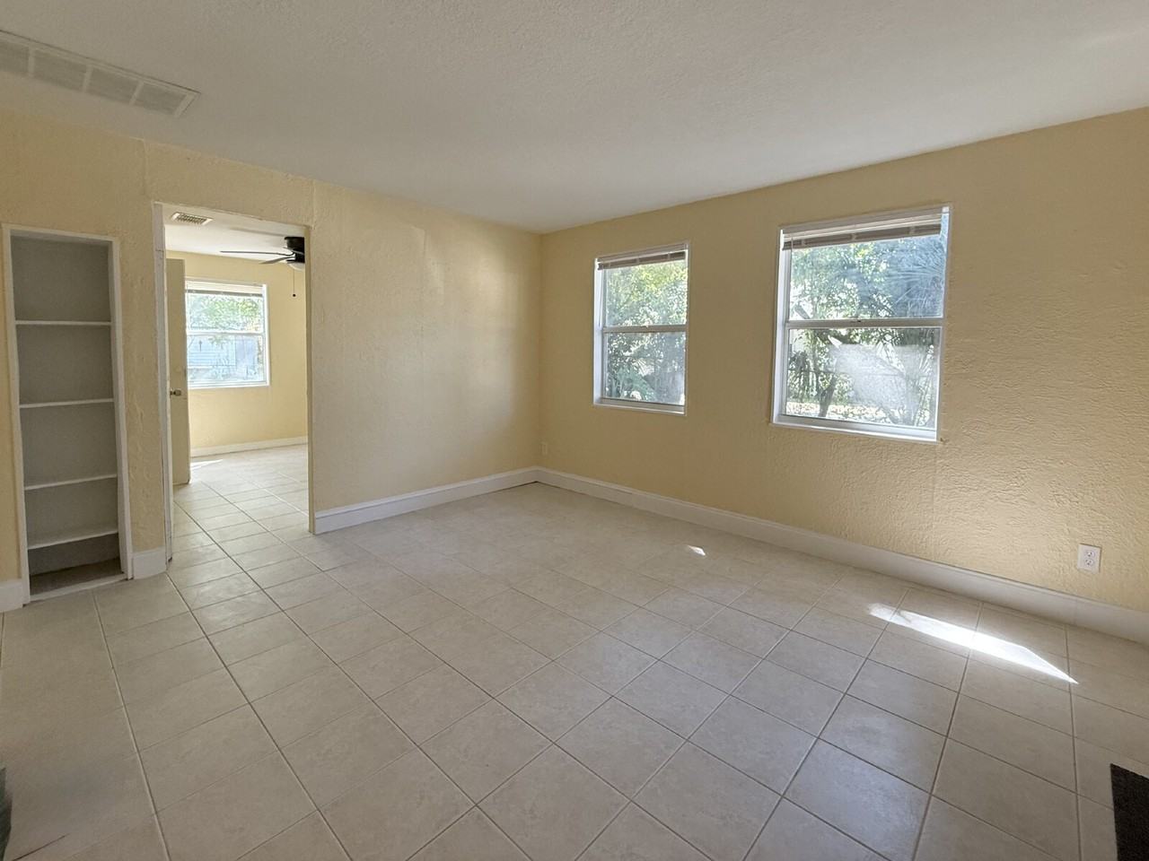 7036 Washington St - Photo 5 of 10