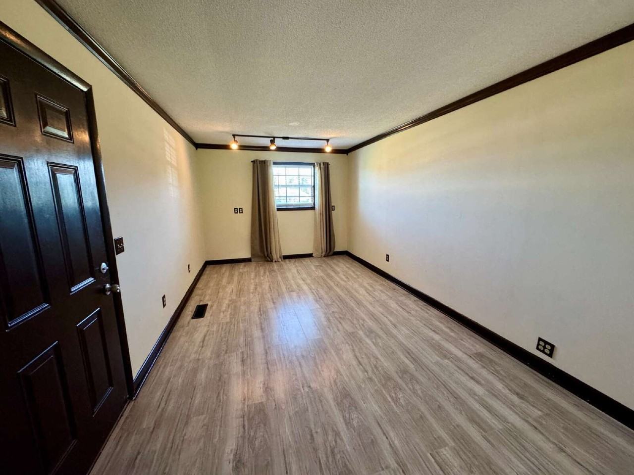 163 Vining Dr - Photo 3 of 21