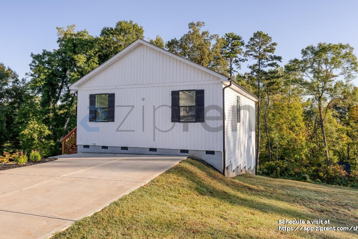 106 Snyder Ct Ne - Photo 2 of 25