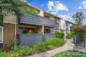 featured image of 2547 Easton Ln #18