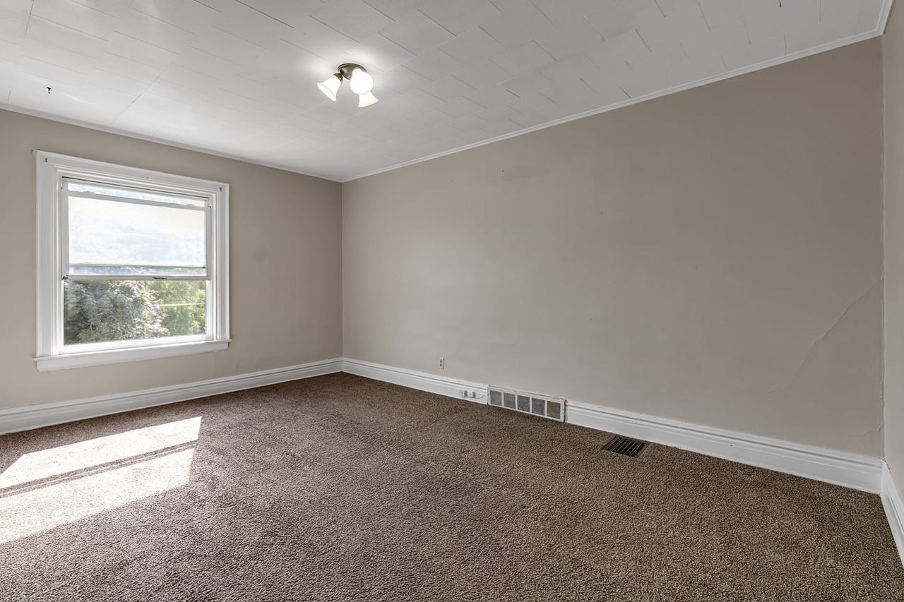 28 Tuxedo Pl - Photo 2 of 12