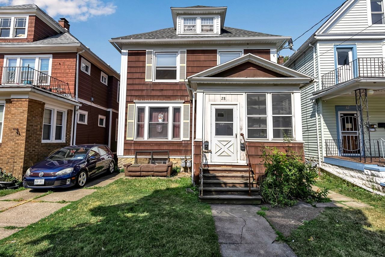 28 Tuxedo Pl - Photo 3 of 12