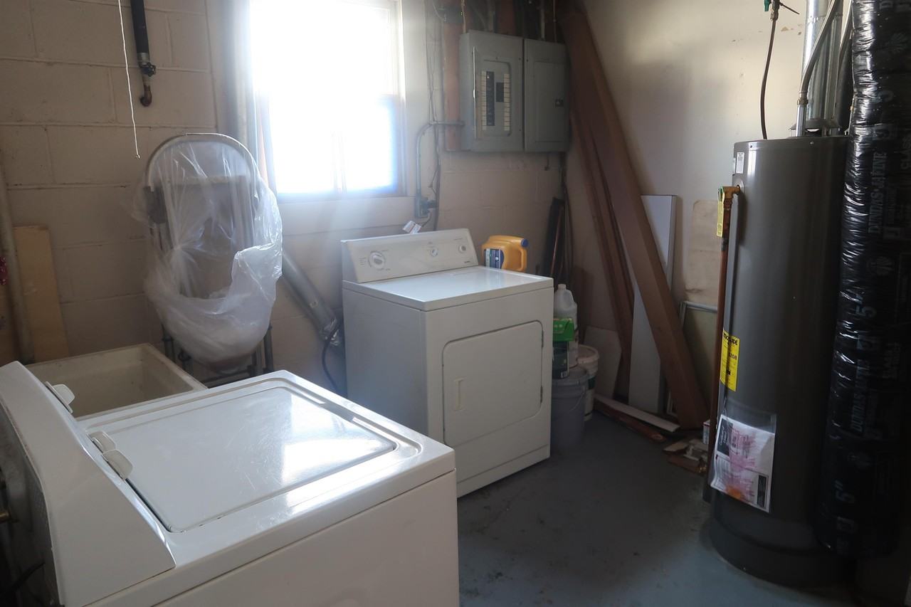 4645 Washington St Ne #B - Photo 2 of 9