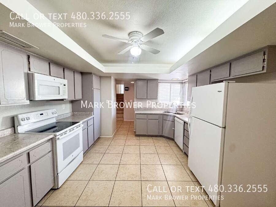 910 E La Jolla Dr - Photo 3 of 21