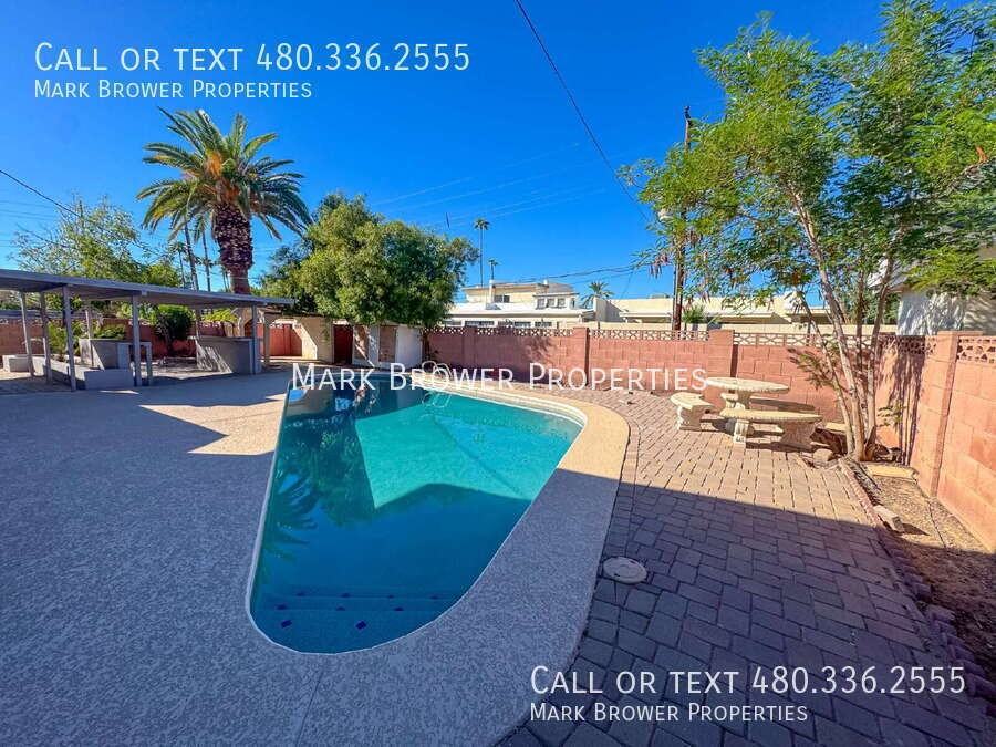 910 E La Jolla Dr - Photo 4 of 21